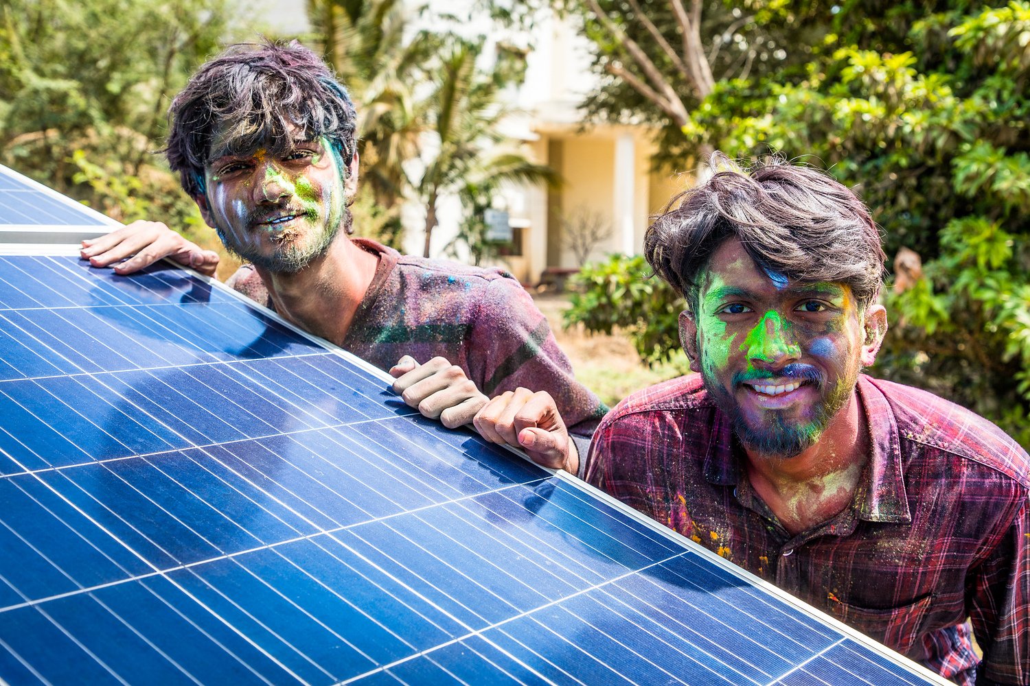 Clients of Oikocredit Renewable Energy partner Fourth Partner Energy Private Limited celebrating Holi, ‘the festival of colours’ in India FOUR-IN-104 (1).jpg