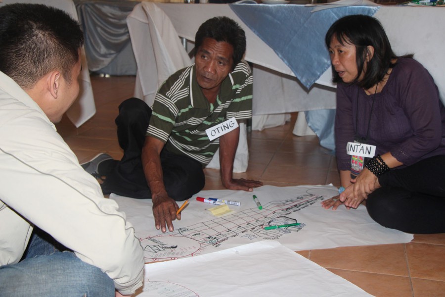 Ka Oting Villanueva (in the middle of the photo) during his FALS training programme