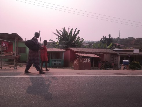 On the way from Accra to Tarkwa Straße nach Tarkwa.jpg